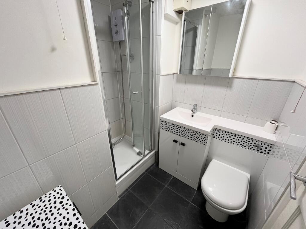 Apartment in Solihull, Elmdon Heath - View 5