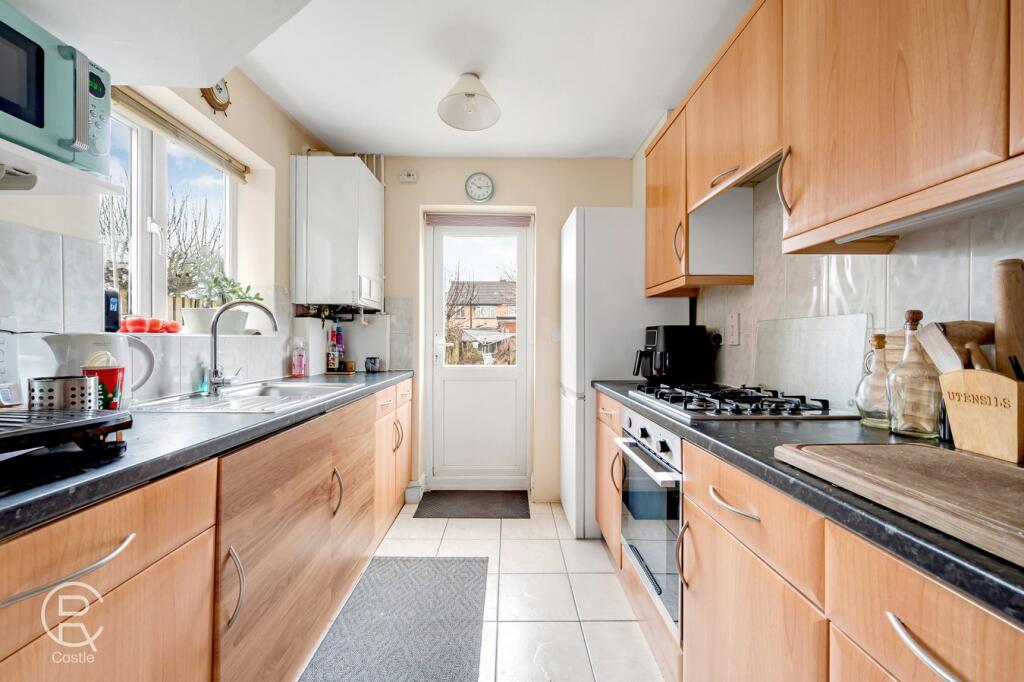 Beechwood Avenue, Greenford, Middlesex, UB6 photo 4
