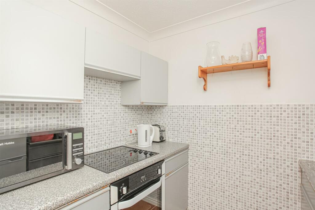 Chamberlaine Court, Spiceball Park Road, Banbury photo 4
