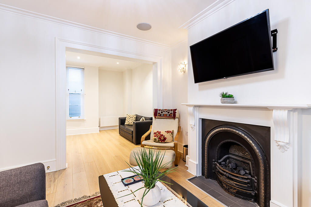 House in London, Westminster, Victoria - More