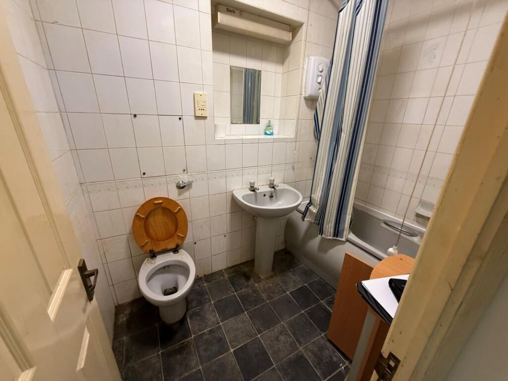 Apartment in Southend-on-Sea - More