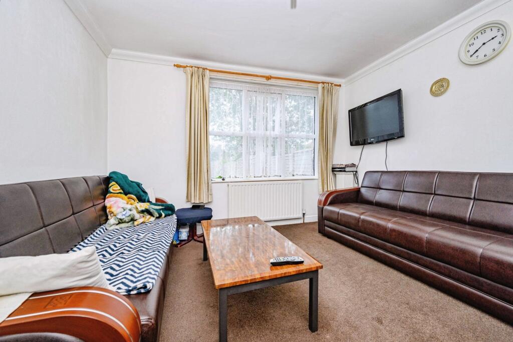 House in Bedfordshire, Luton - View 4