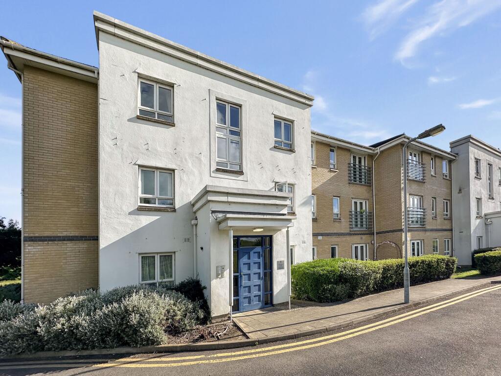2-bed flat on Sovereign Heights, Slough, Berkshire, SL3, £240,000