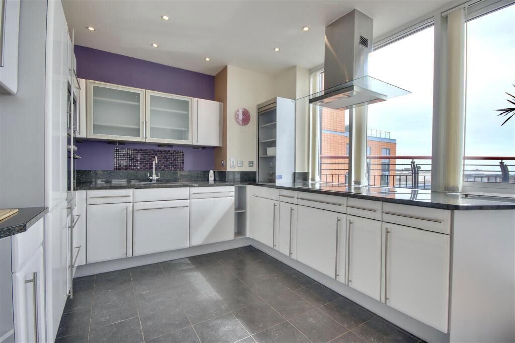 Apartment in Portsmouth - View 5