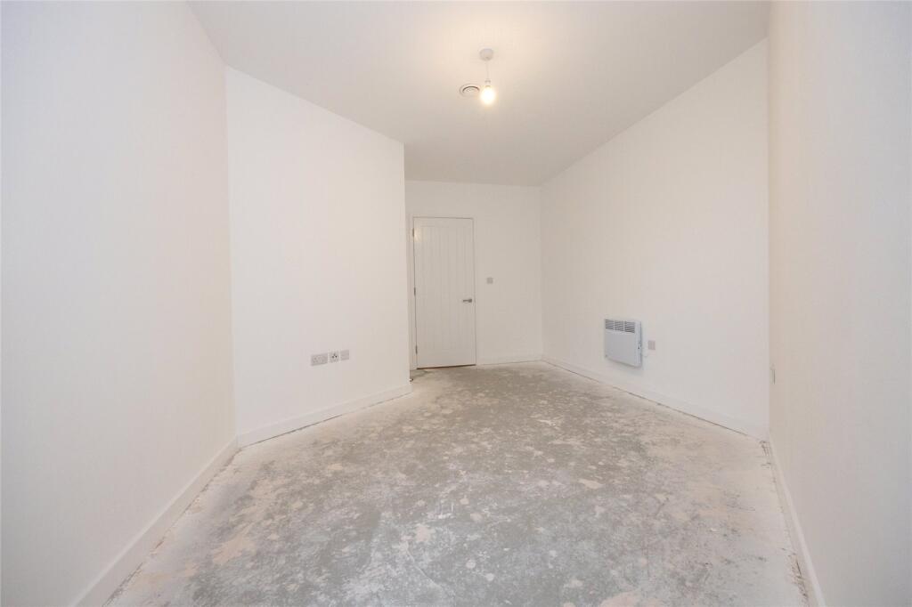 Apartment in Trafford, Brooklands - More