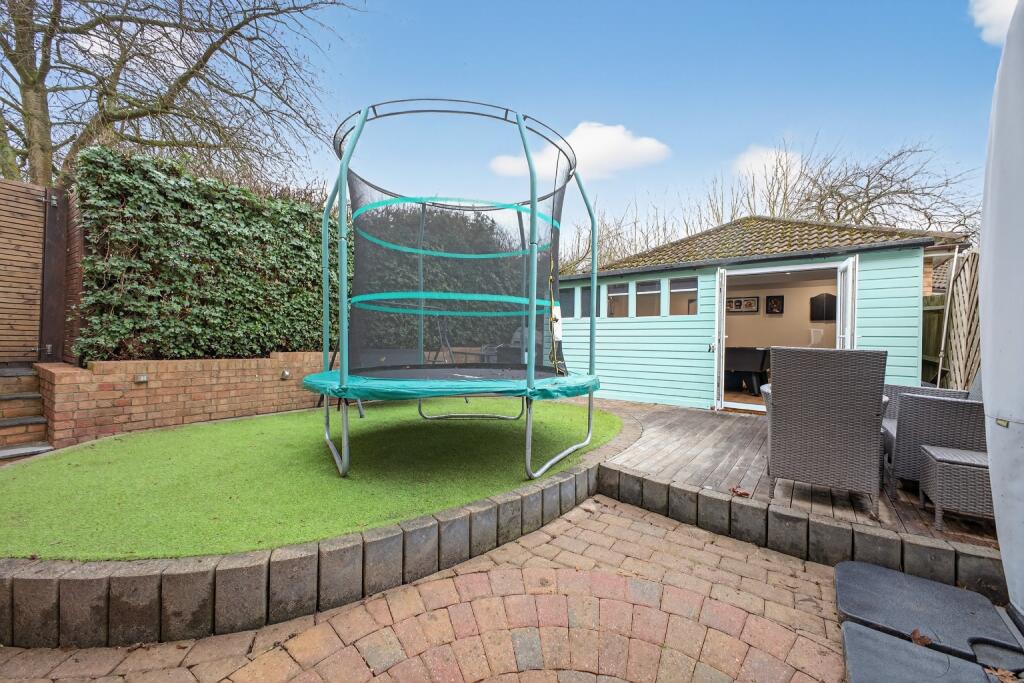 Morecambe Close, Stevenage, Hertfordshire, SG1 photo 3