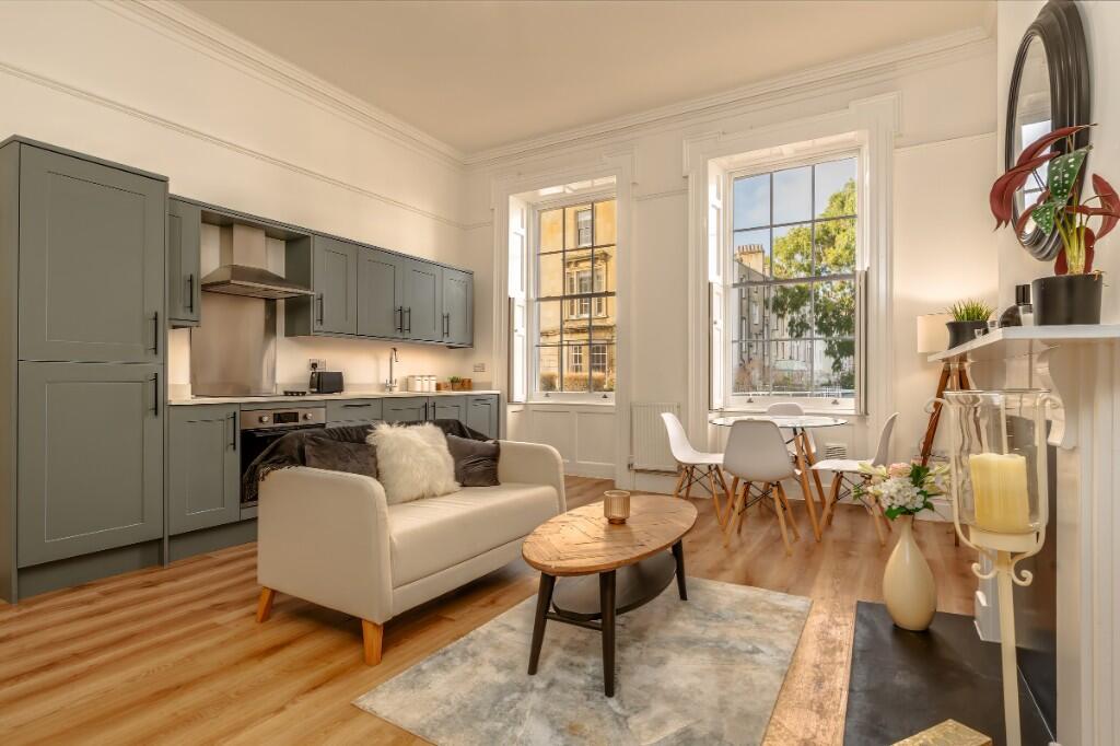 Main image of property: Elegant apartment in the heart of Clifton