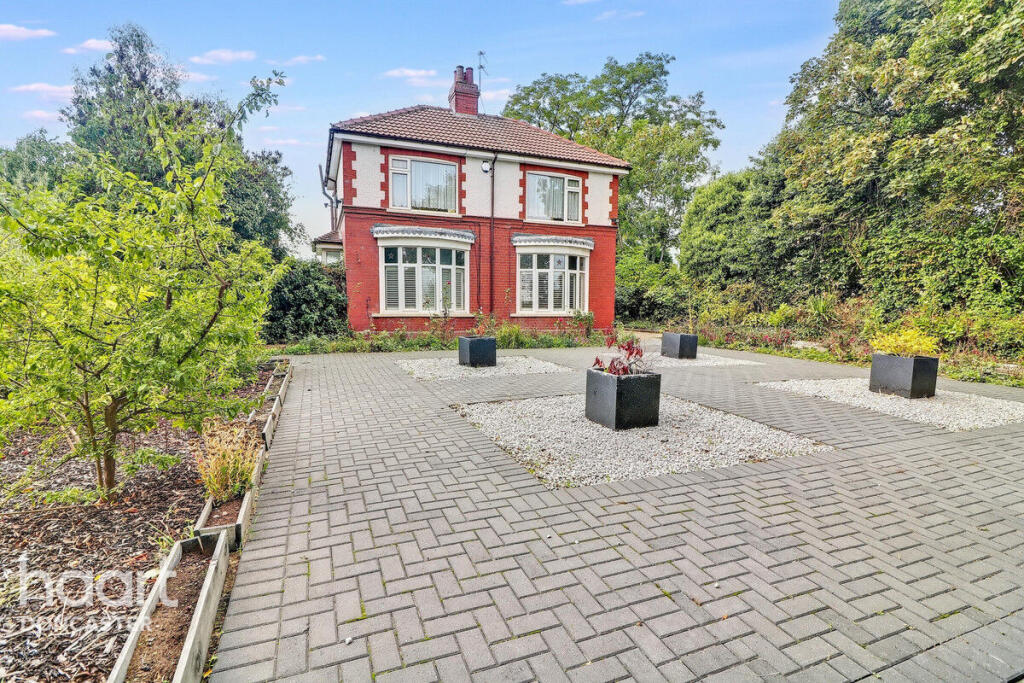 3-bed detached on Tickhill Road, Doncaster, £325,000
