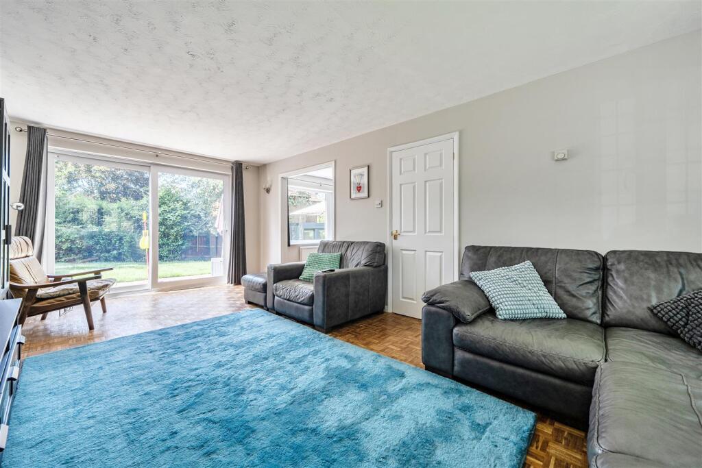 Alcot Close, Crowthorne, Berkshire, RG45 7NE - View 5