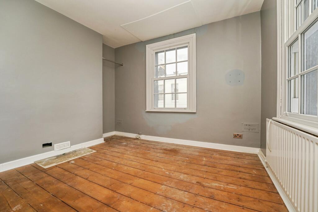 House in Gloucester - View 5