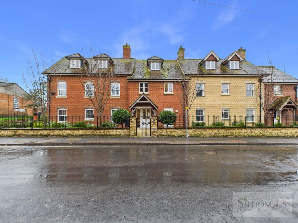 1-bed flat on Church Street, Fleur De Lis, OX12, £170,000