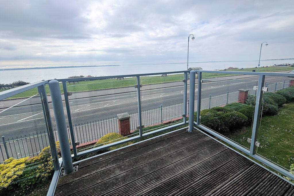 Marine Parade East, Lee-On-The-Solent, PO13 - View 3