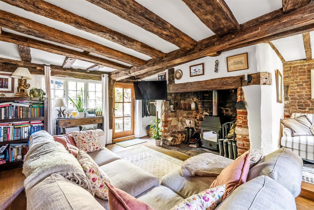 House in Tandridge, Hurst Green, Oxted - View 4