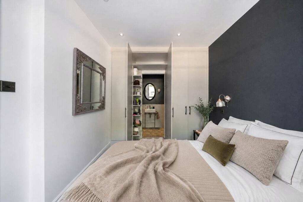 Apartment in London - View 5