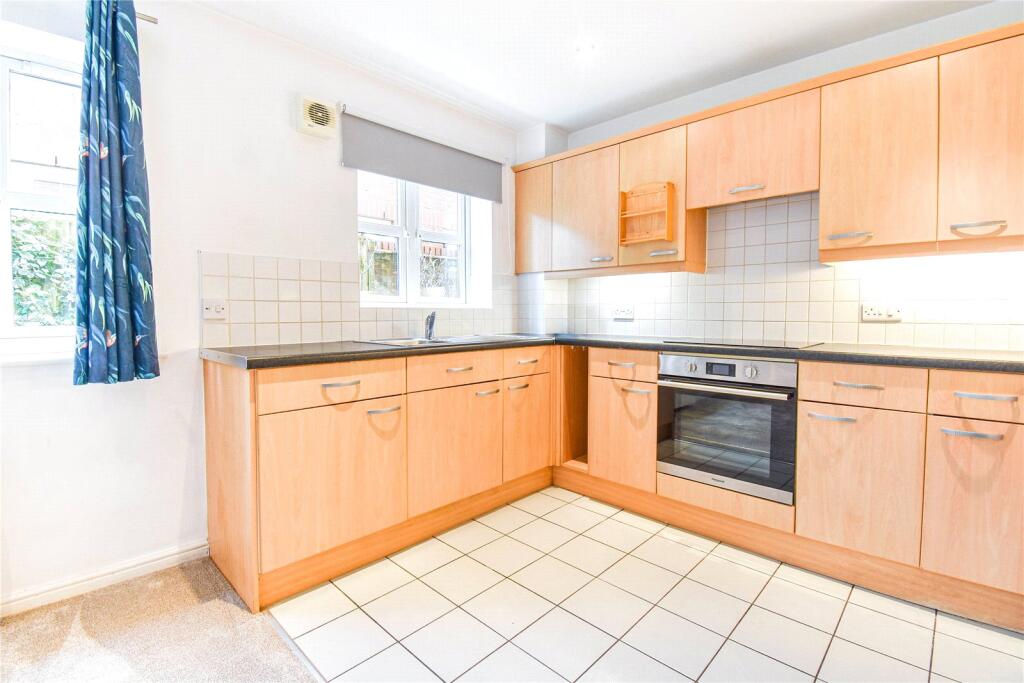 Northway, Newbury, Berkshire, RG14 photo 2