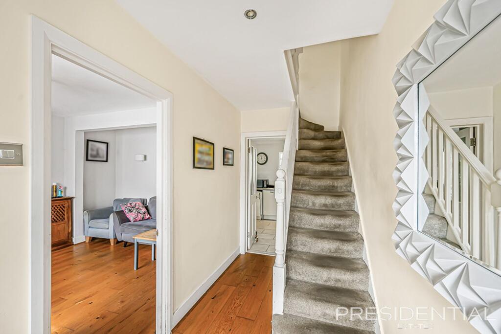 House in Epping Forest, Loughton - View 5