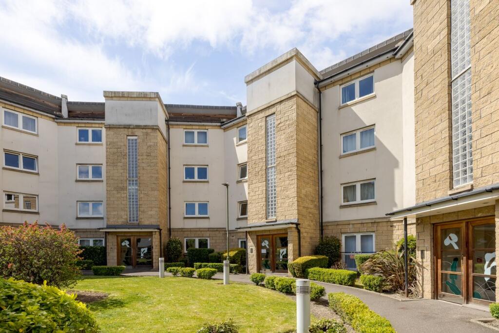 2-bed flat on Gorgie Road, Gorgie, Edinburgh, EH11, £225,000