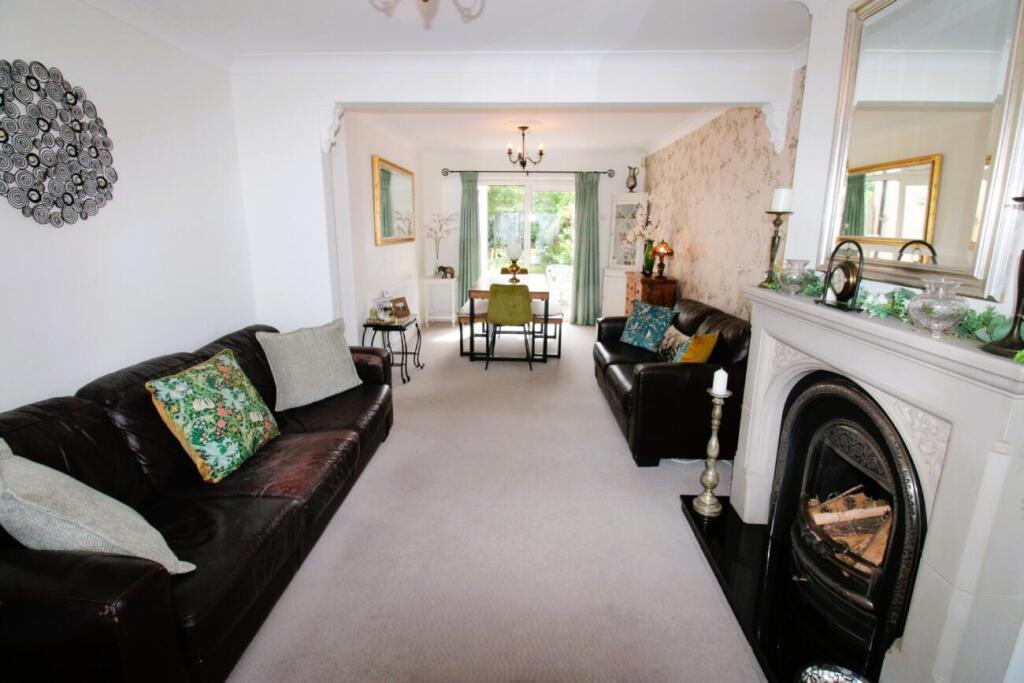 Roseberry Gardens, Cranham, Essex photo 4