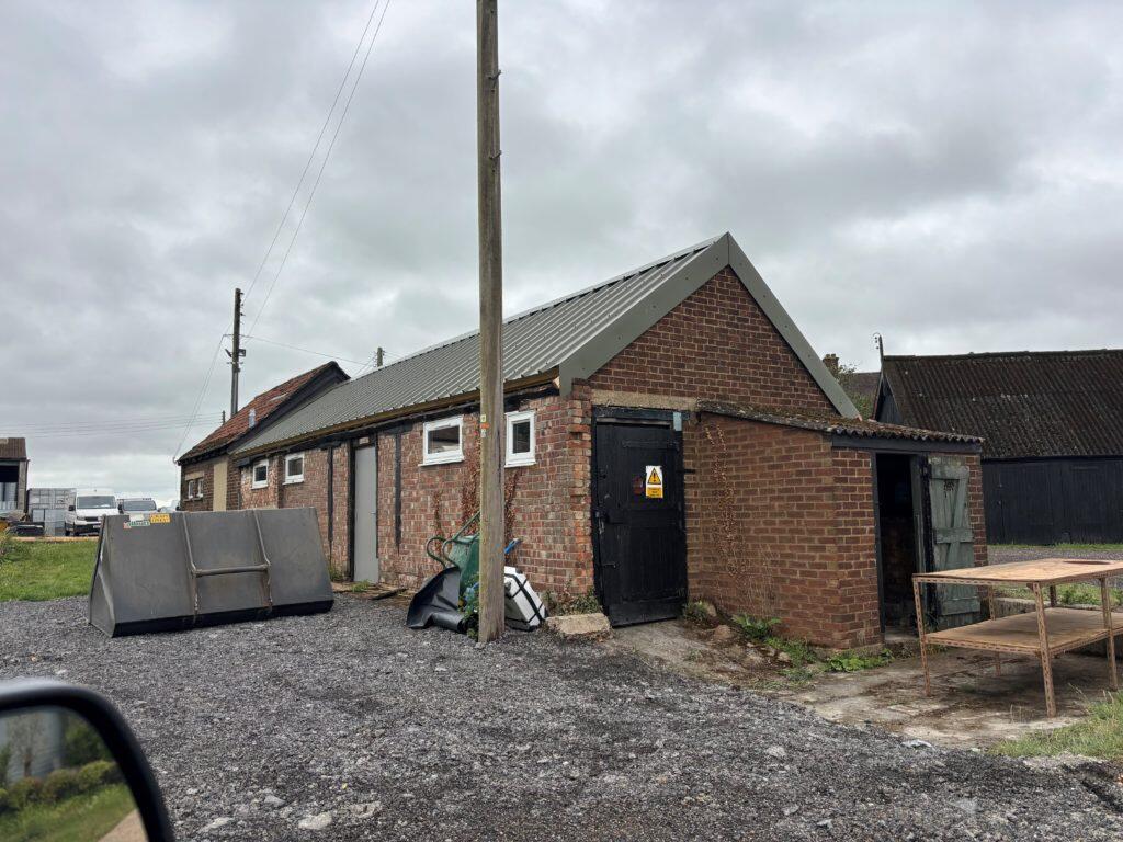 Main image of property: 650sqft warehouse To Let in Tilbury, Essex
