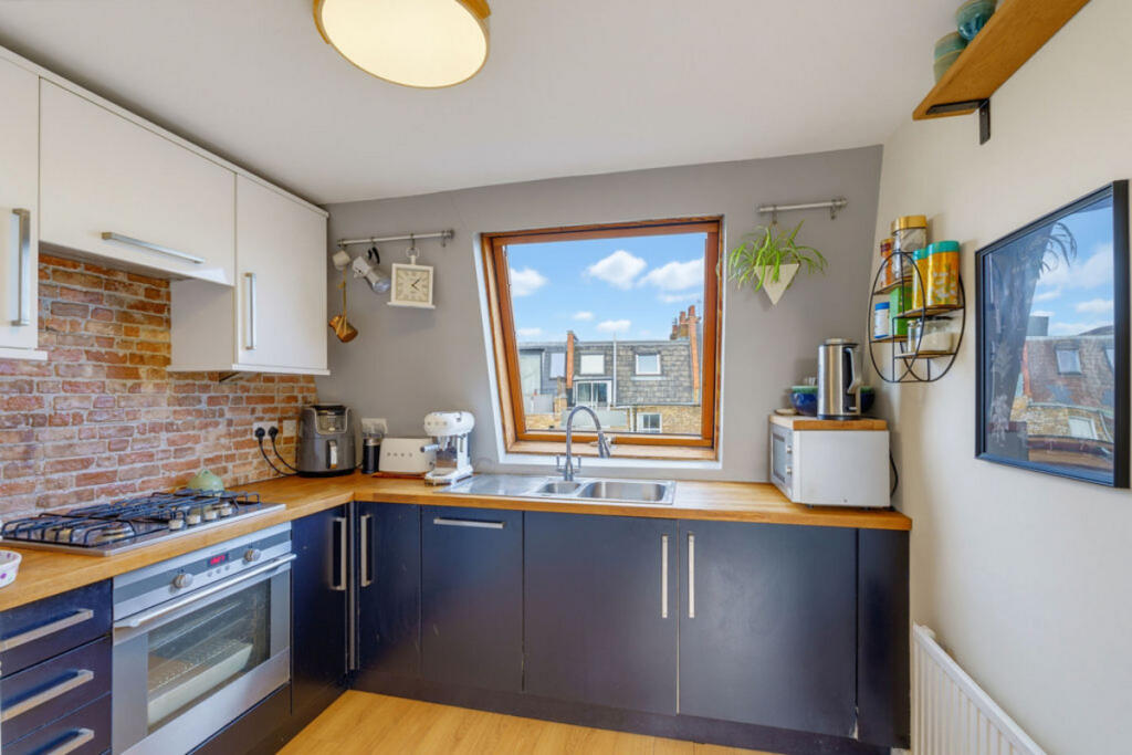 Apartment in London - View 5