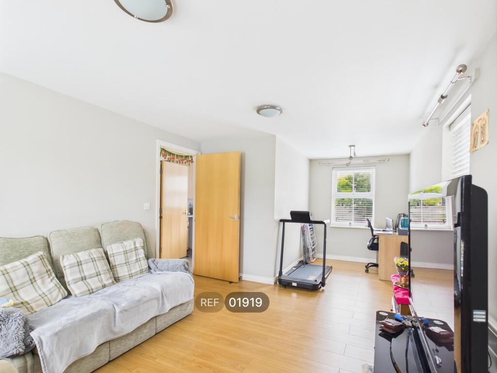 Apartment in Colchester, Mile End - View 4