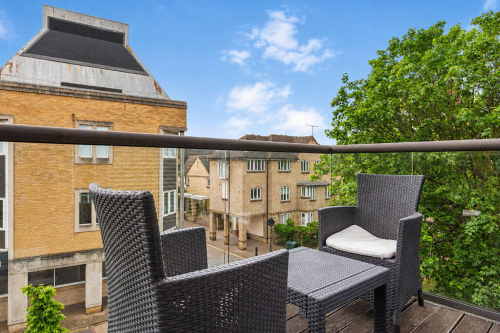 Apartment in Twickenham - More