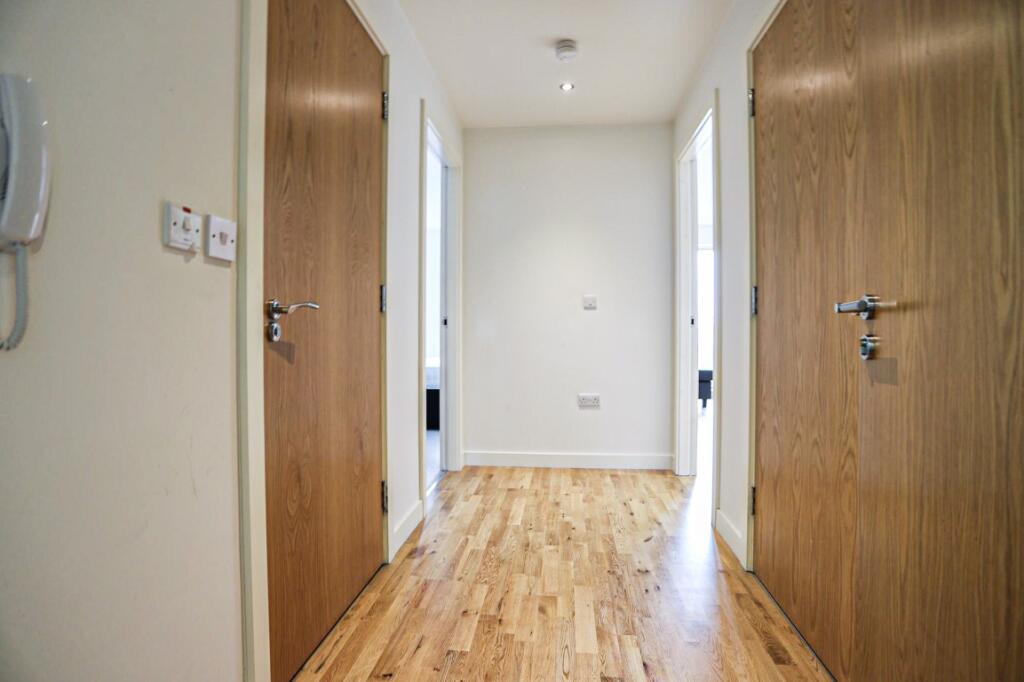 Apartment in Bury, Pimhole, Fernhill - View 3
