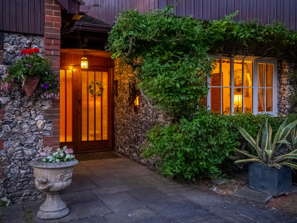 One-of-a-kind, Haven End, Flamstead, St Albans photo 2