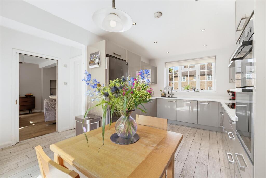 House in London - View 5
