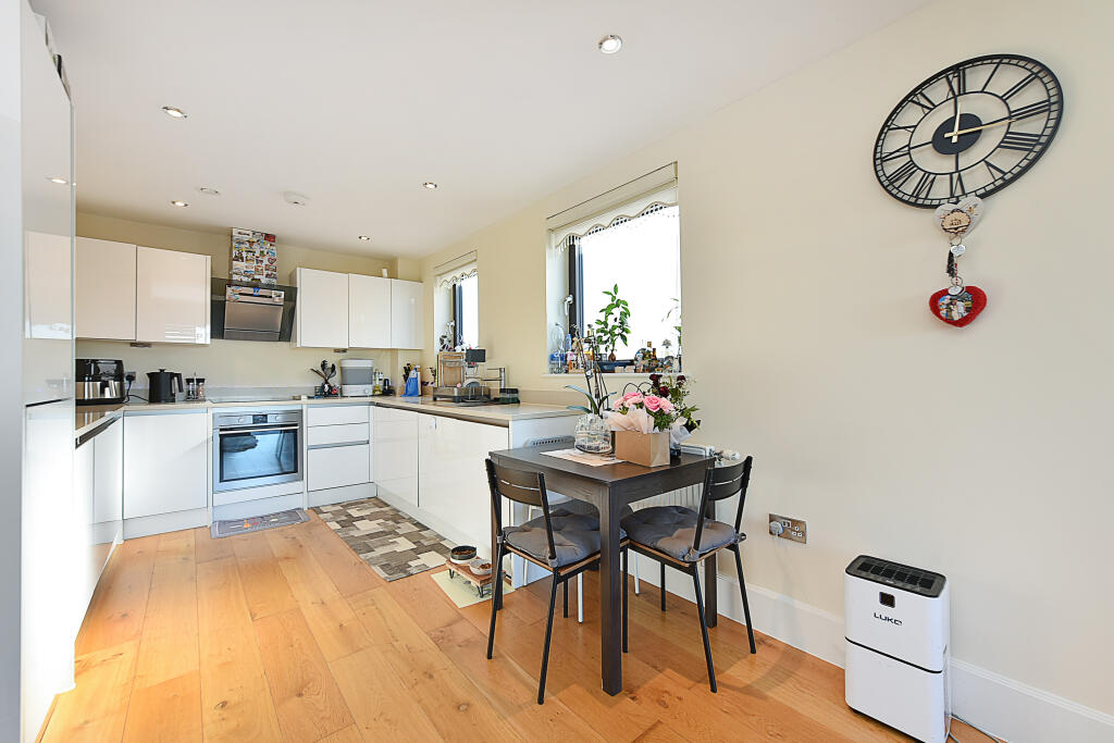 Apartment in London - More