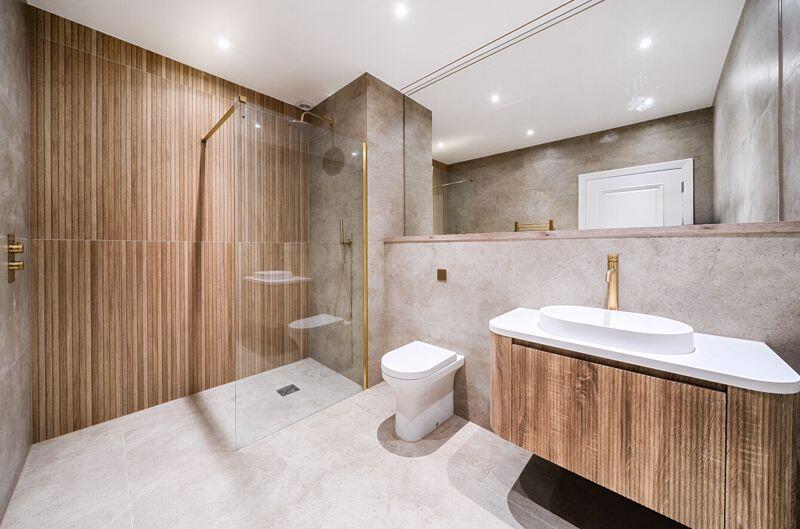 3-bed flat on Foxley Lane, West Purley, £525,000