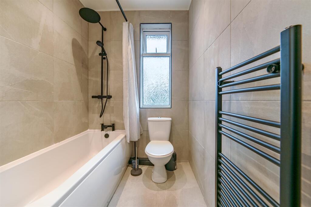 Apartment in Newcastle upon Tyne - View 3