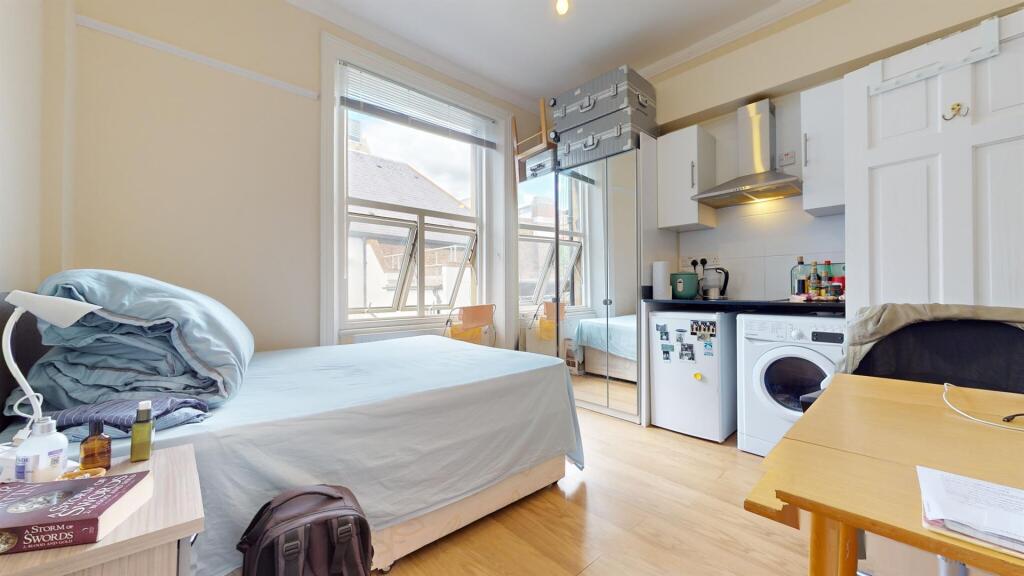 Studio flat for rent