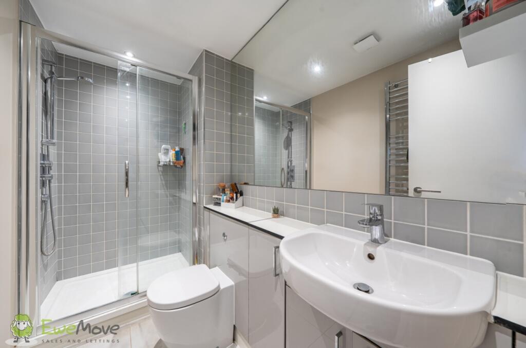 Apartment in Sutton - View 3