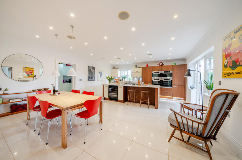 House in Guildford - View 4