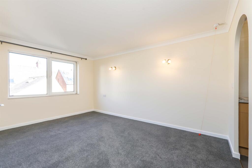Apartment in Cotswold, Cirencester - View 3