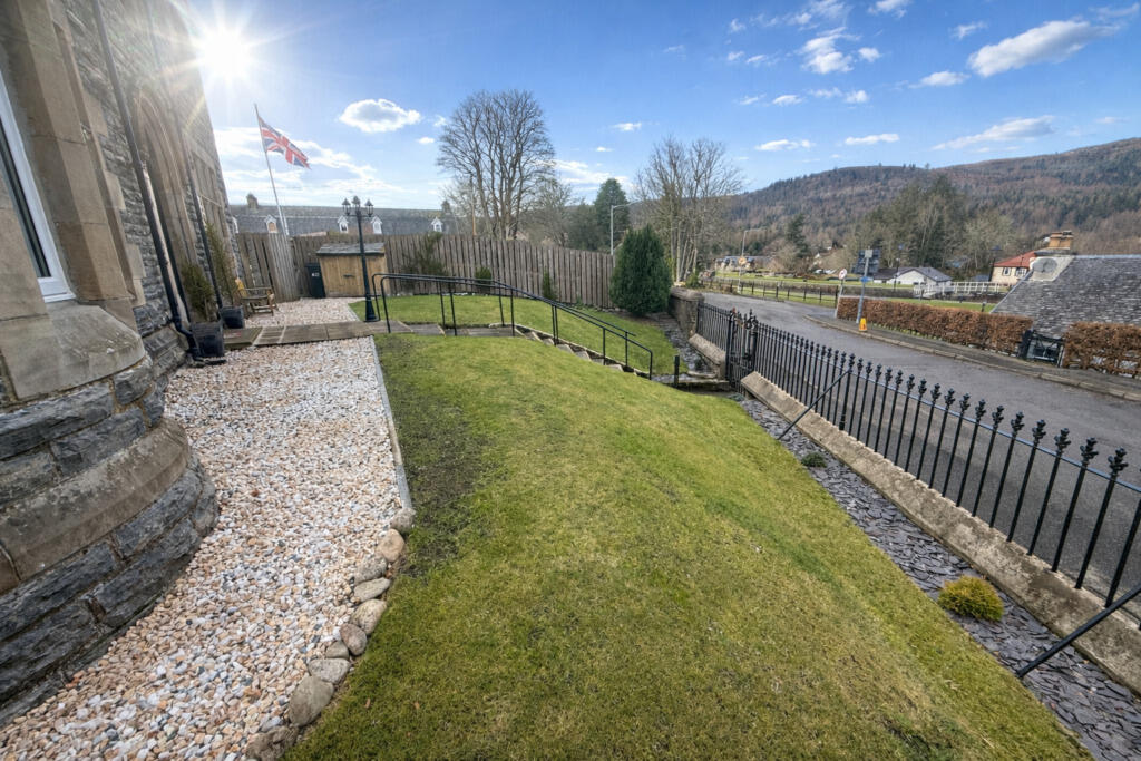 Bank House Bed & Breakfast & Bank House Apartment, Station Road, Fort Augustus. photo 4