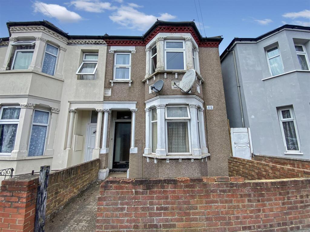 2-bed flat on Regina Road, Southall, £259,950