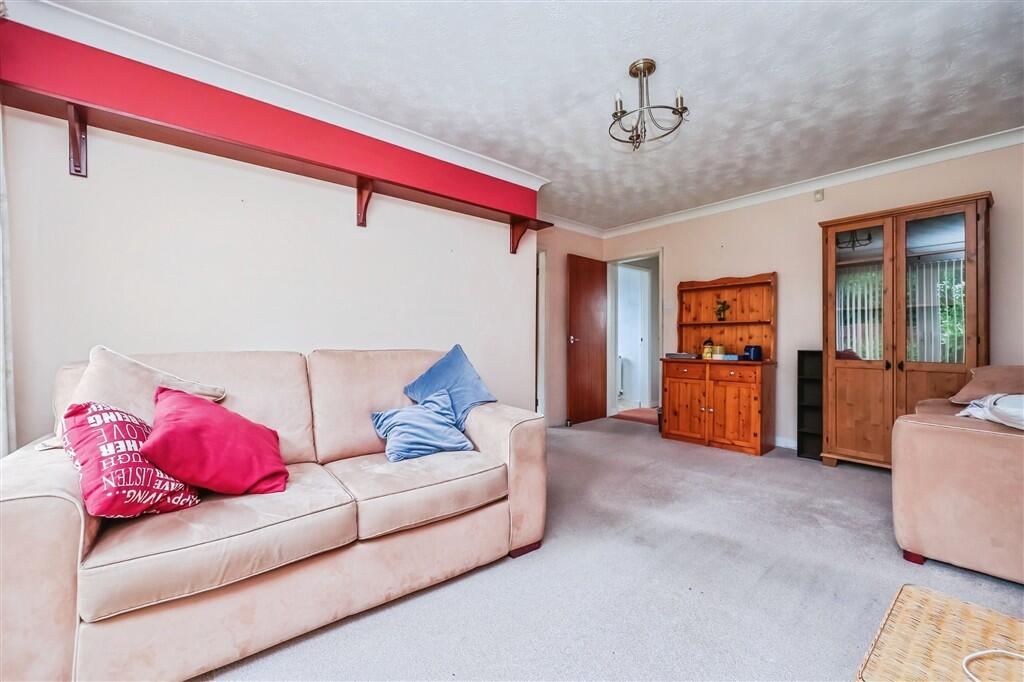 House in Broxtowe, Eastwood - More