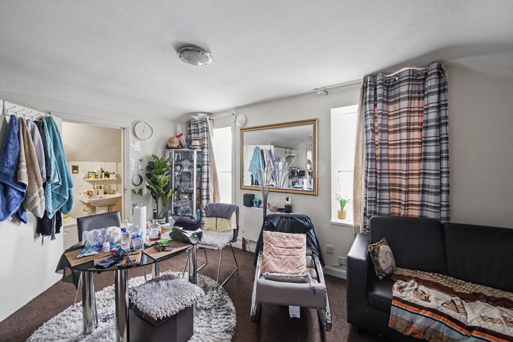 Apartment in London - View 5