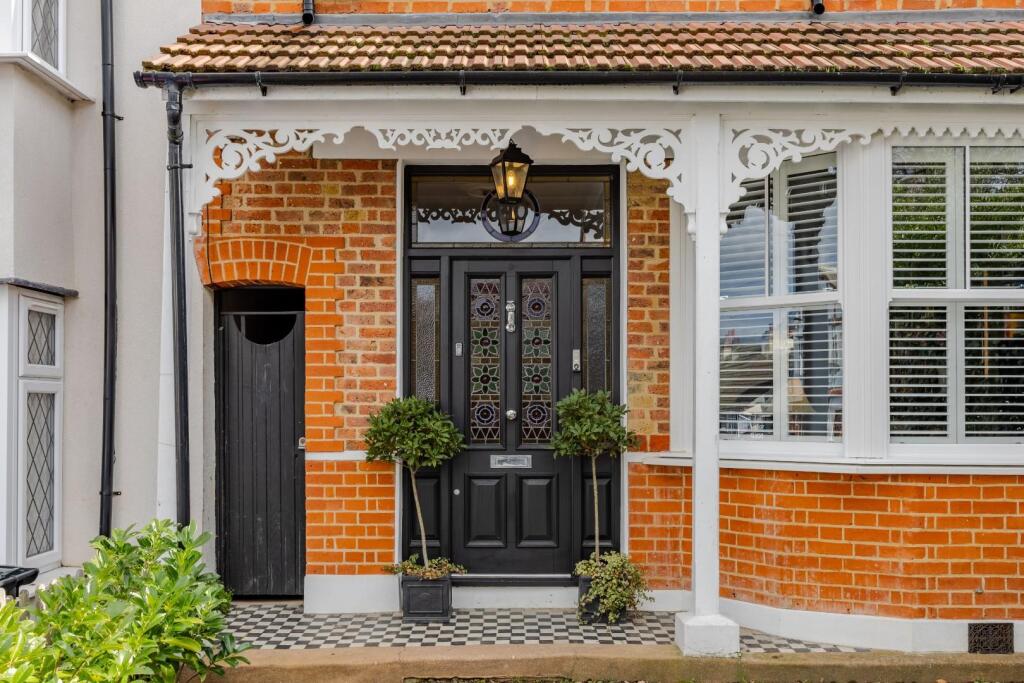 Oakleigh Park Drive, Leigh-On-Sea photo 4