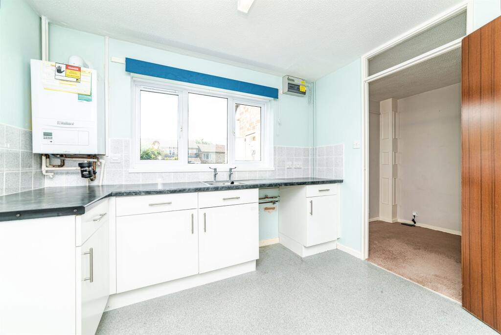 House in Basingstoke and Deane, Brighton Hill - View 5