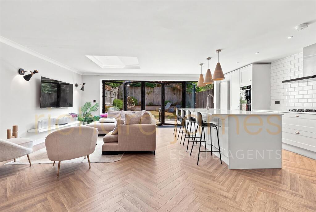 House in London - View 3