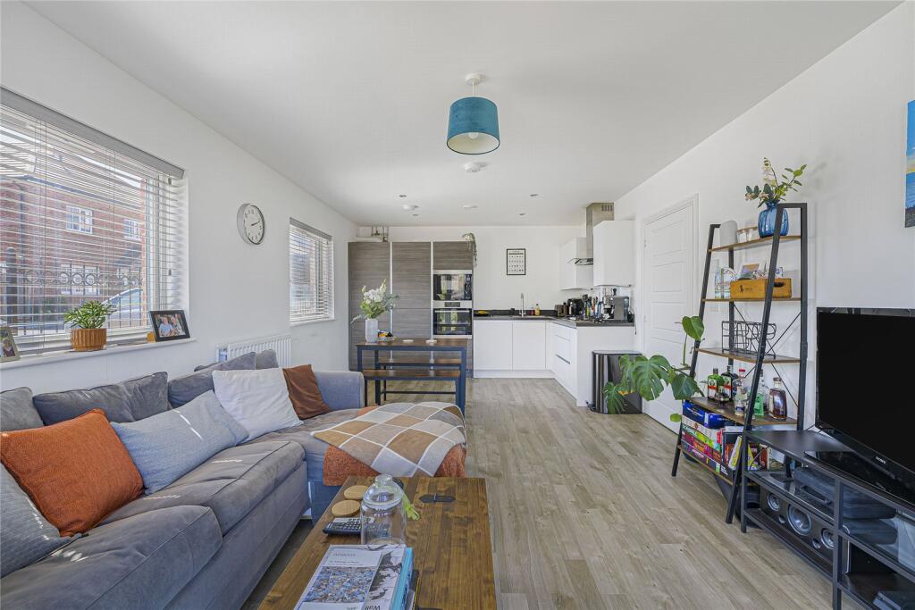 Apartment in Dartford, Ebbsfleet Green, Ebbsfleet Valley - View 4