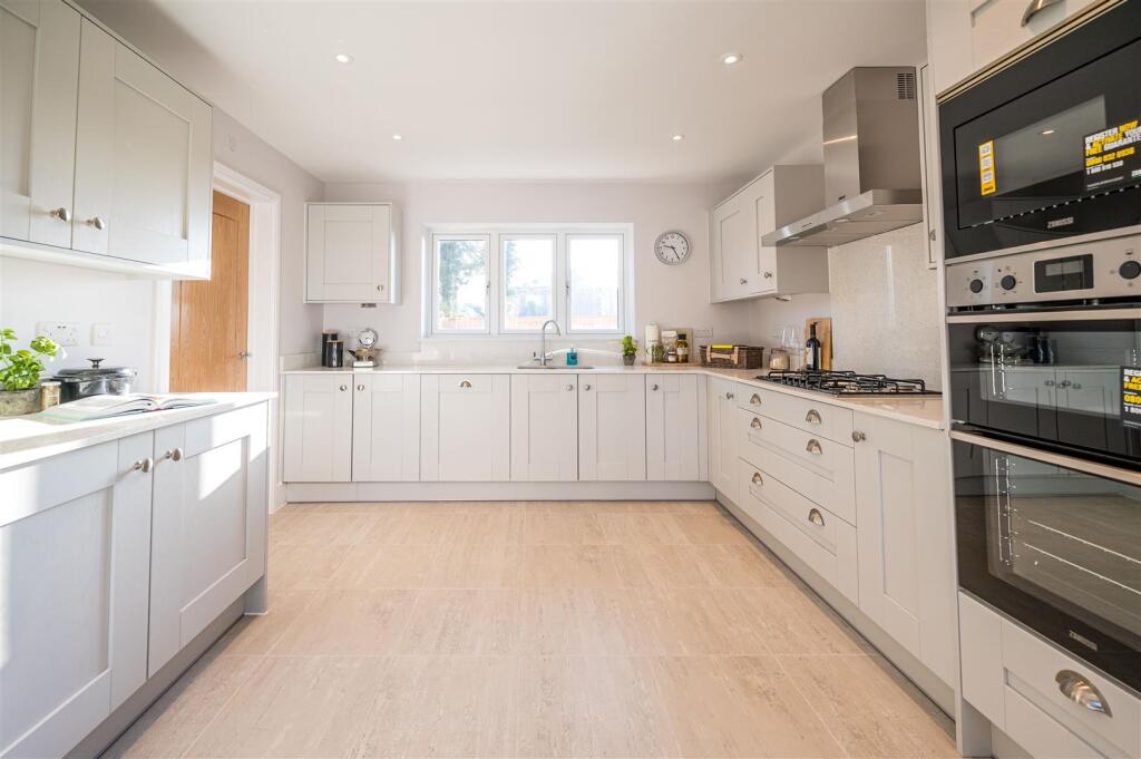 House in Worcester - View 3