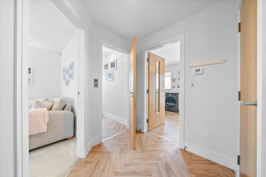 House in Larbert, Kinnaird Village - View 5