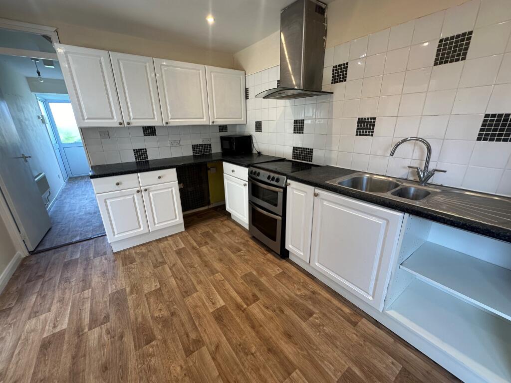 House in Harlow, Staple Tye - View 4