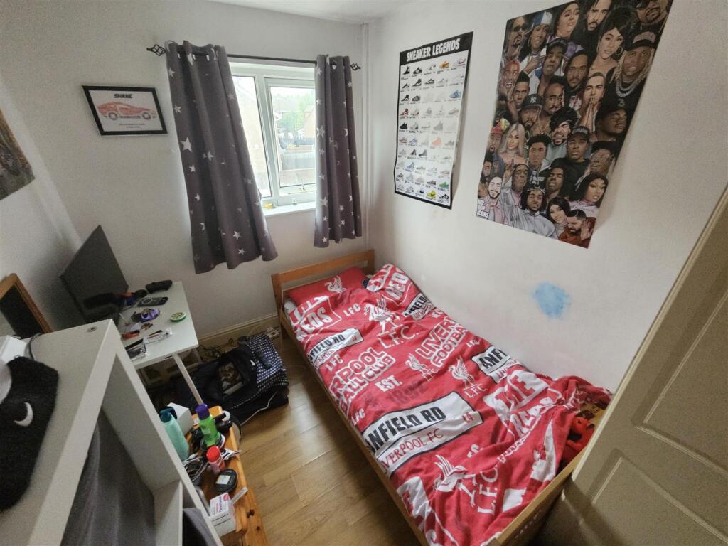 House in Cardiff, Caerau - More