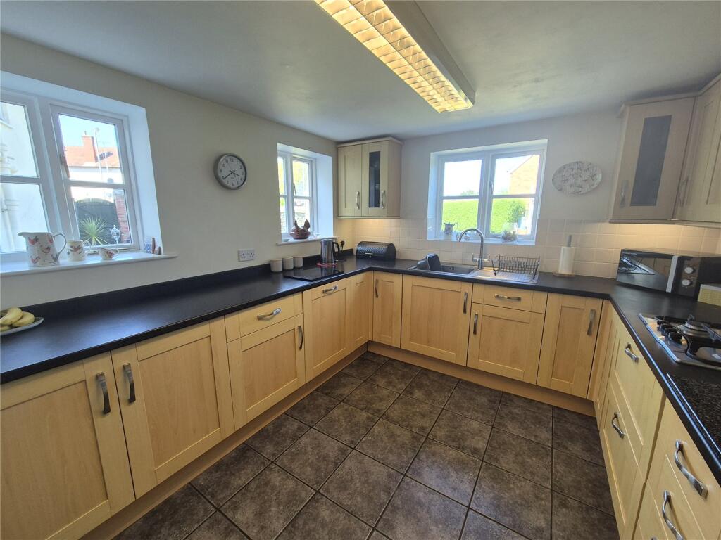 Silver Street, Chard, Somerset, TA20 photo 4