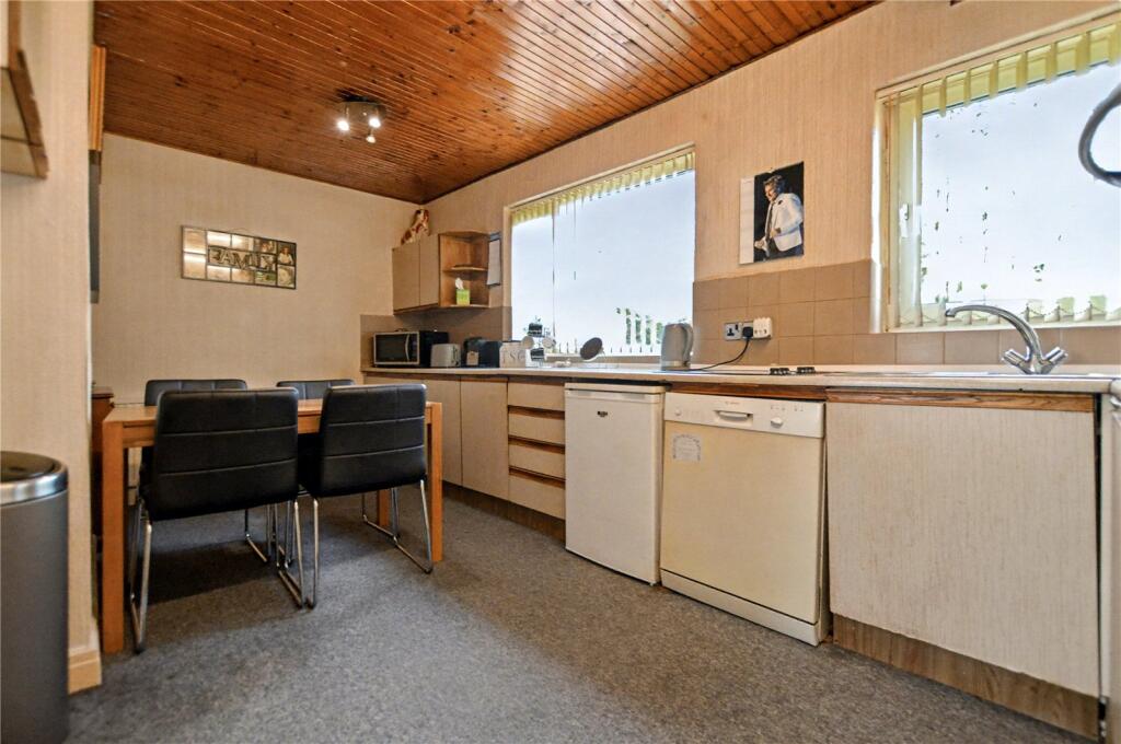 Lynton Avenue, Thorpe, Wakefield, West Yorkshire photo 3